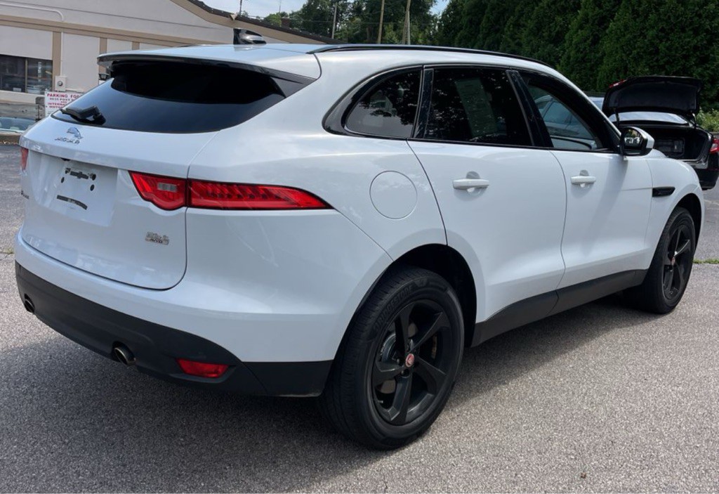 2018 Jaguar F-PACE Image 8
