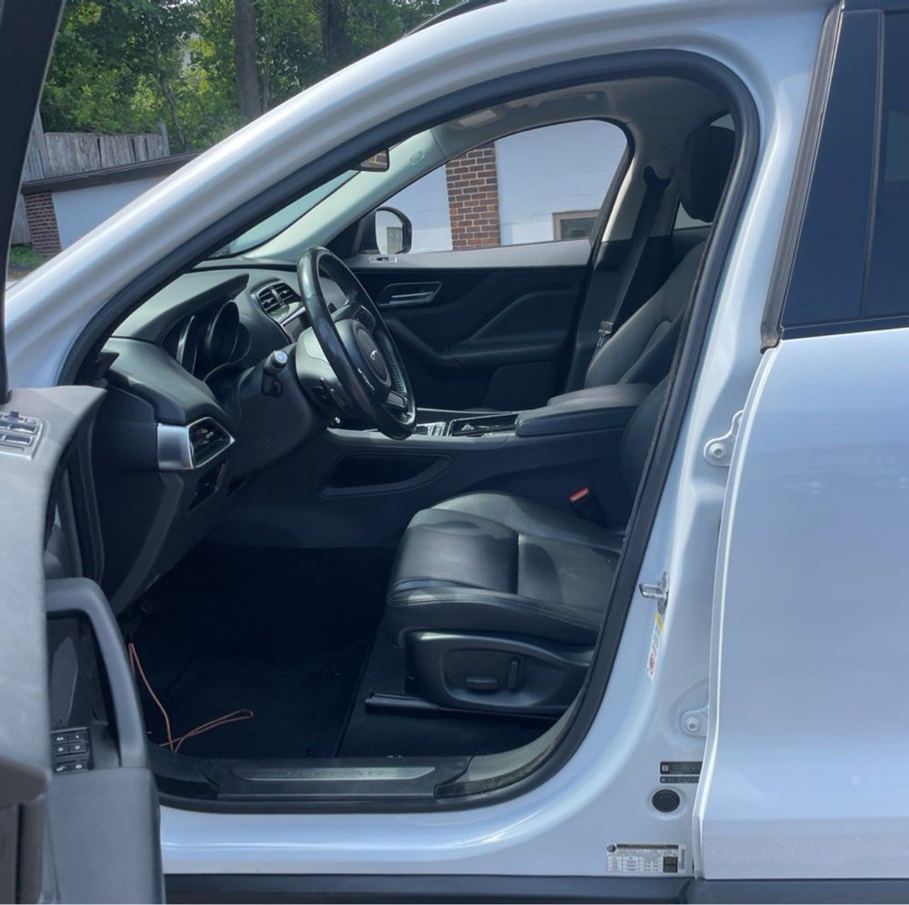 2018 Jaguar F-PACE Image 9