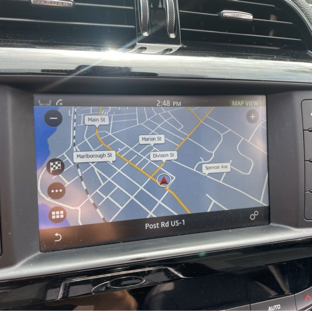 2018 Jaguar F-PACE Image 12