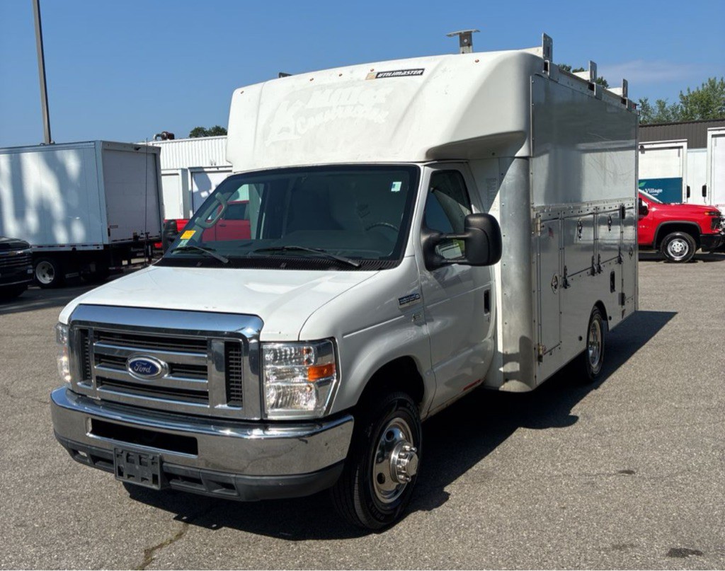 2015 Ford Econoline Image 1