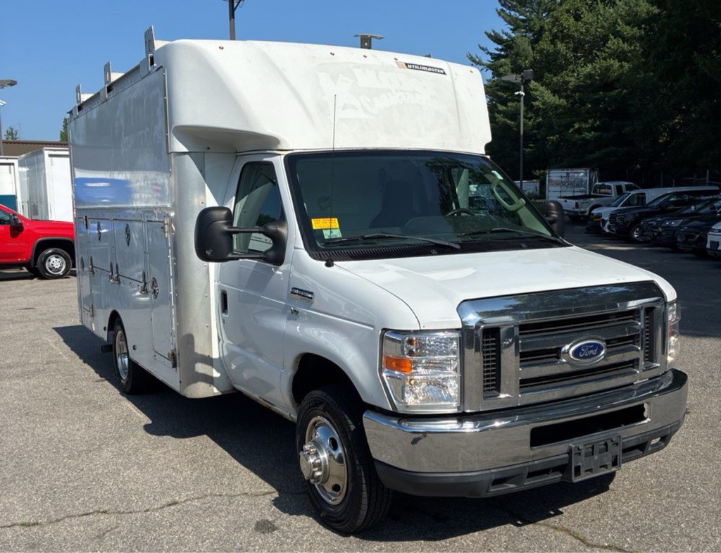 2015 Ford Econoline Image 2