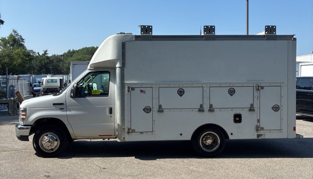 2015 Ford Econoline Image 3