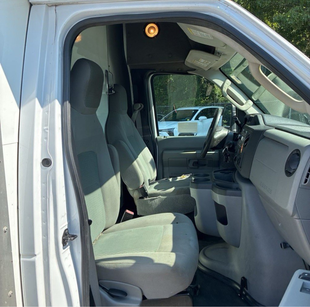 2015 Ford Econoline Image 8