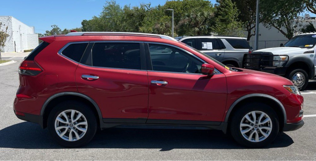 2017 Nissan Rogue Image 3