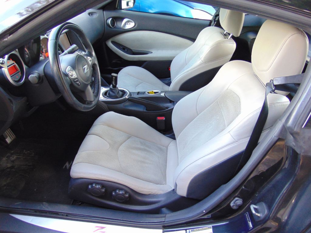 2009 Nissan 370Z Image 16
