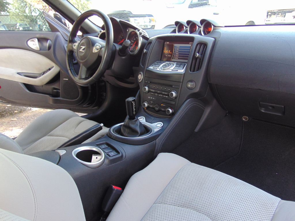 2009 Nissan 370Z Image 21