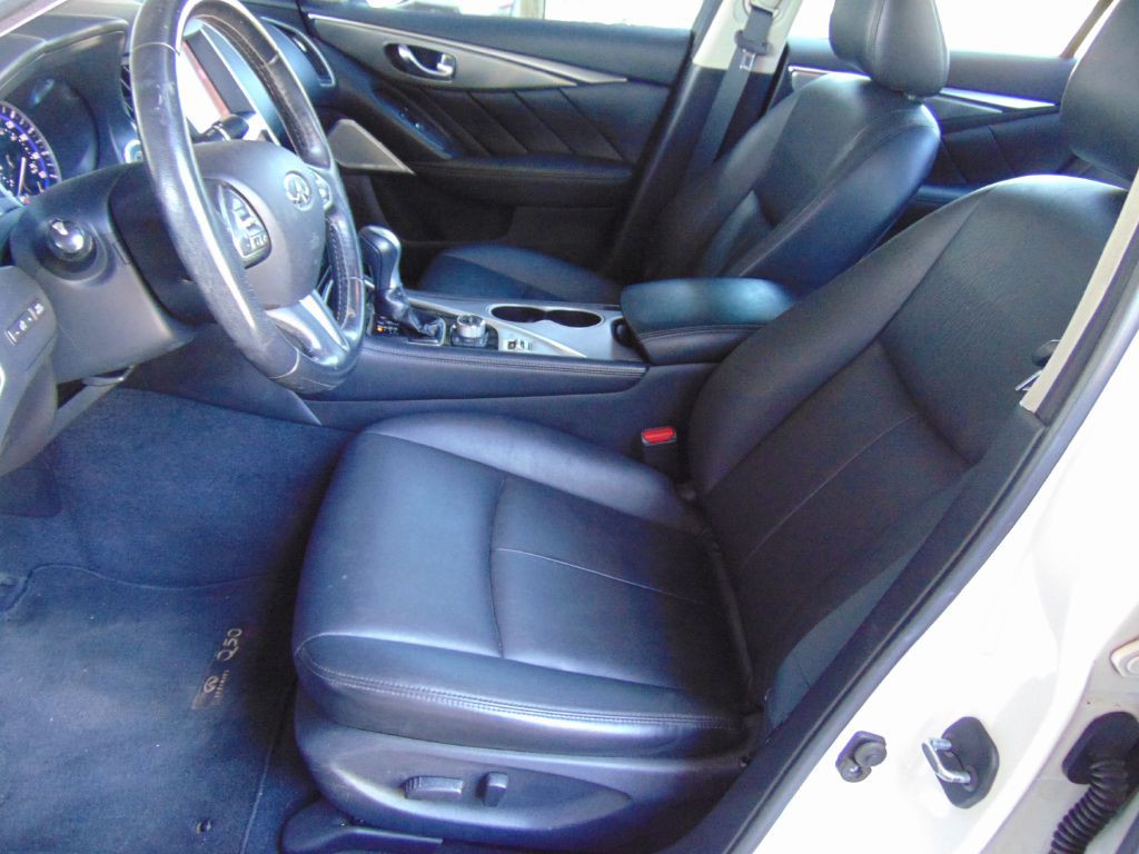 2017 INFINITI Q50 Image 15
