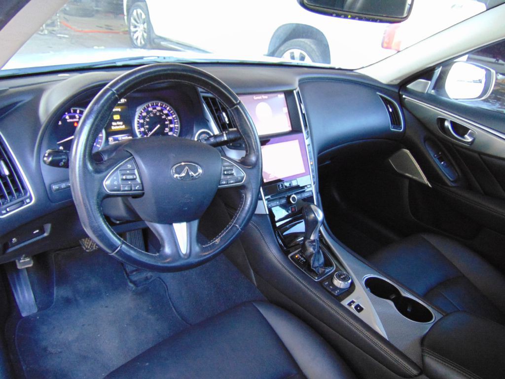 2017 INFINITI Q50 Image 16