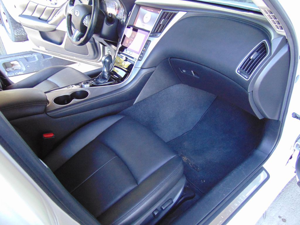 2017 INFINITI Q50 Image 25