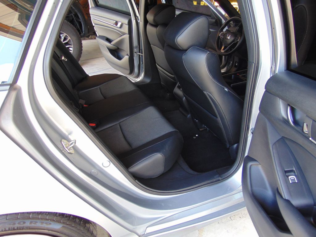 2018 Honda Accord Image 30
