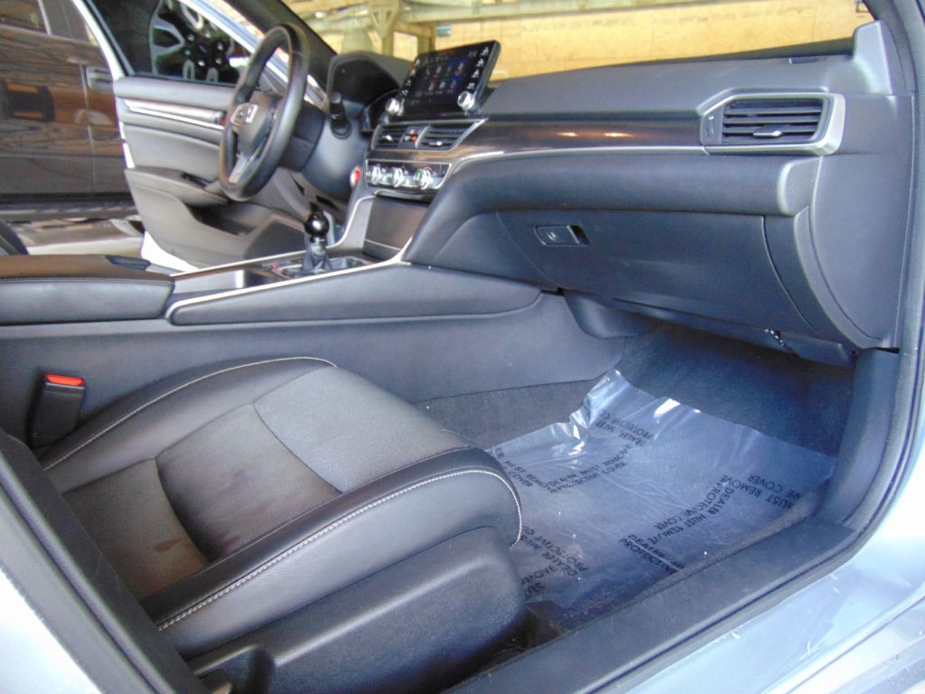 2018 Honda Accord Image 32