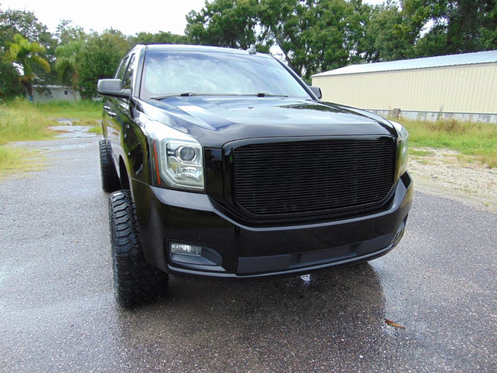 2017 GMC Yukon Image 2