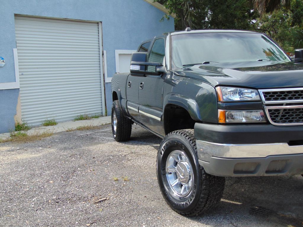 2005 Chevrolet Silverado 1500 Image 2