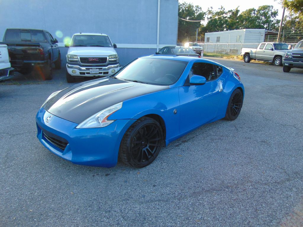 2010 Nissan 370Z Image 1