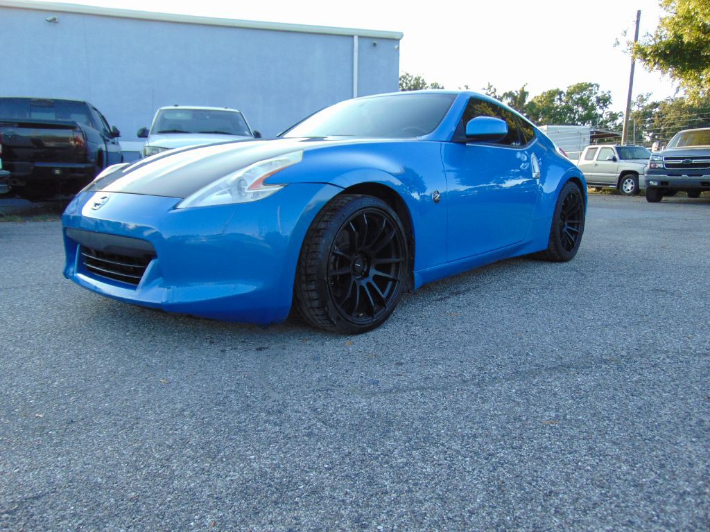 2010 Nissan 370Z Image 2