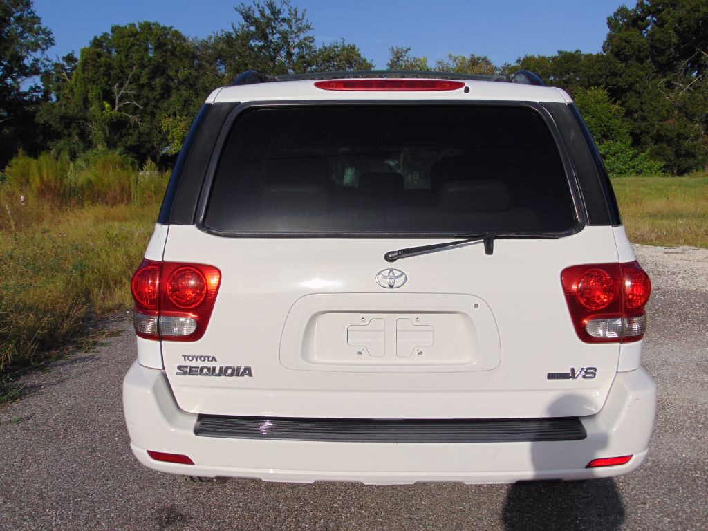 2005 Toyota Sequoia Image 10