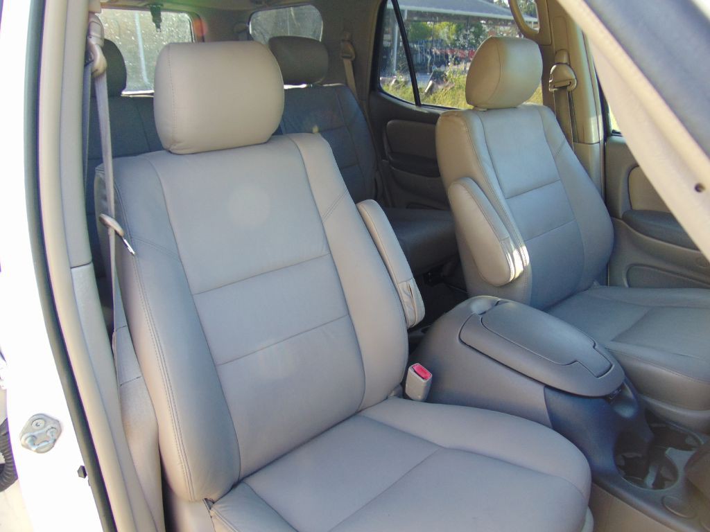 2005 Toyota Sequoia Image 15