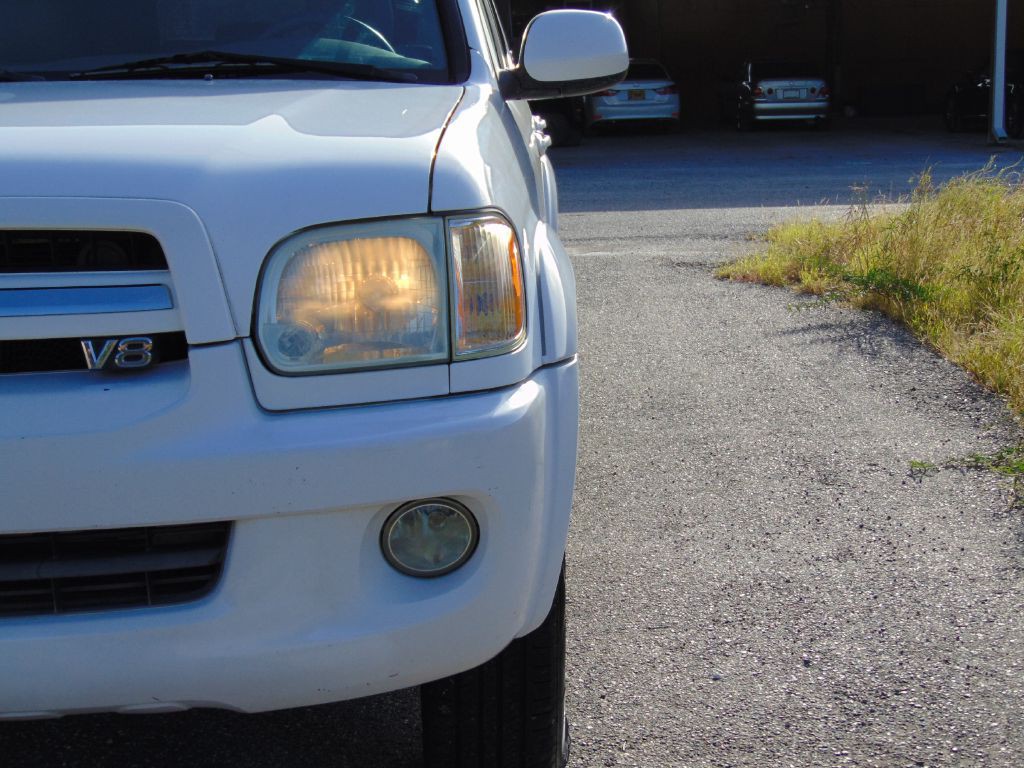 2005 Toyota Sequoia Image 18