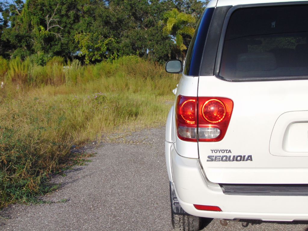 2005 Toyota Sequoia Image 19