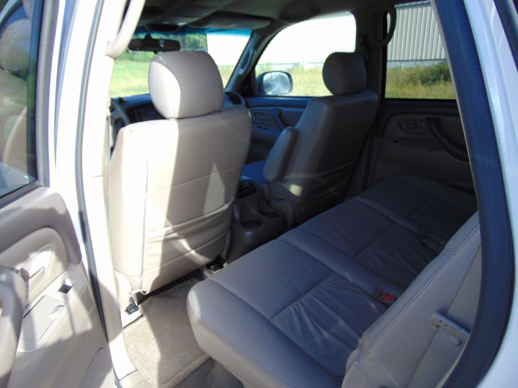 2005 Toyota Sequoia Image 20