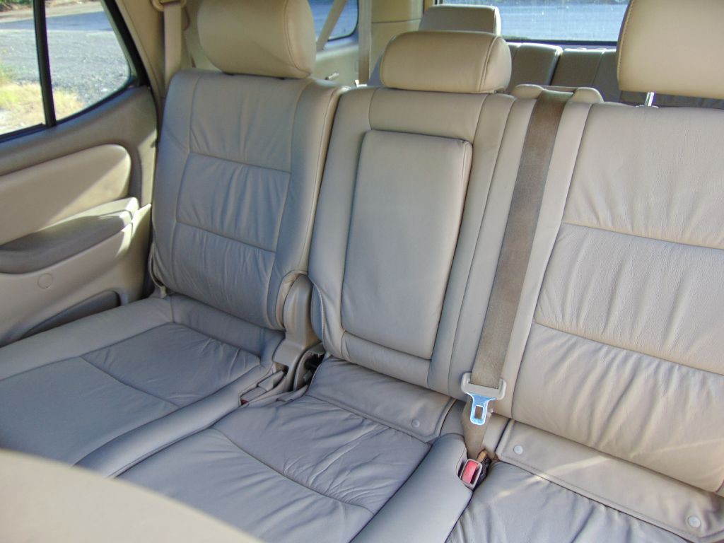 2005 Toyota Sequoia Image 21