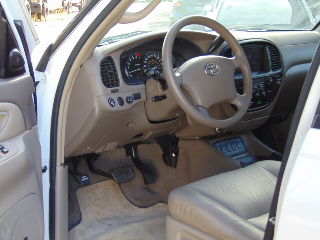 2005 Toyota Sequoia Image 23