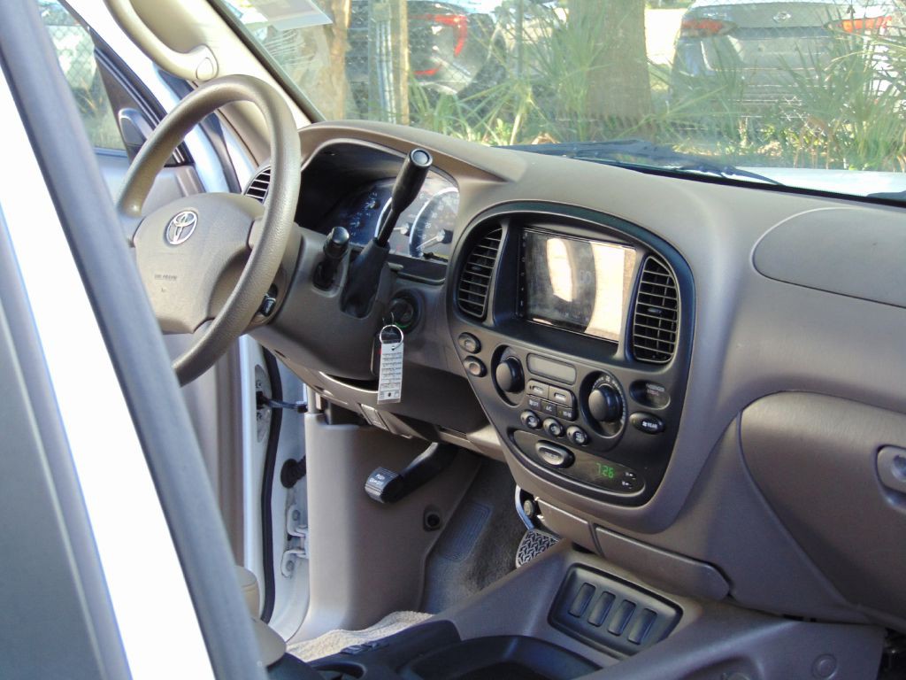 2005 Toyota Sequoia Image 25