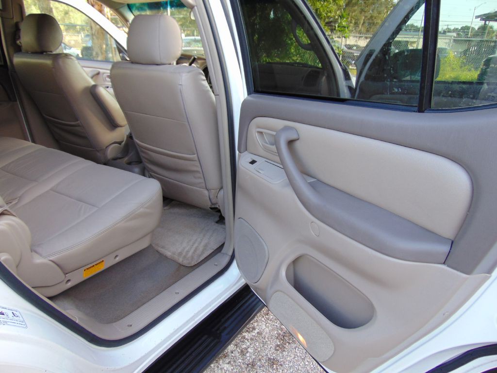 2005 Toyota Sequoia Image 27