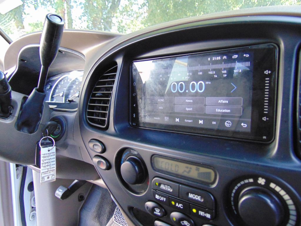 2005 Toyota Sequoia Image 28