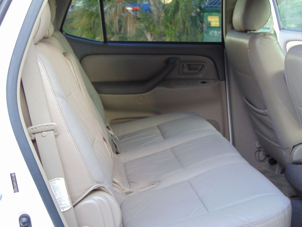 2005 Toyota Sequoia Image 30