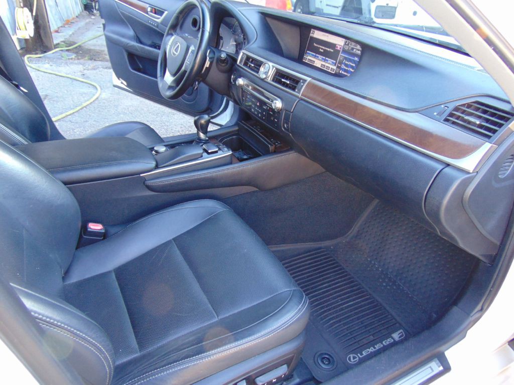 2014 Lexus GS Image 24
