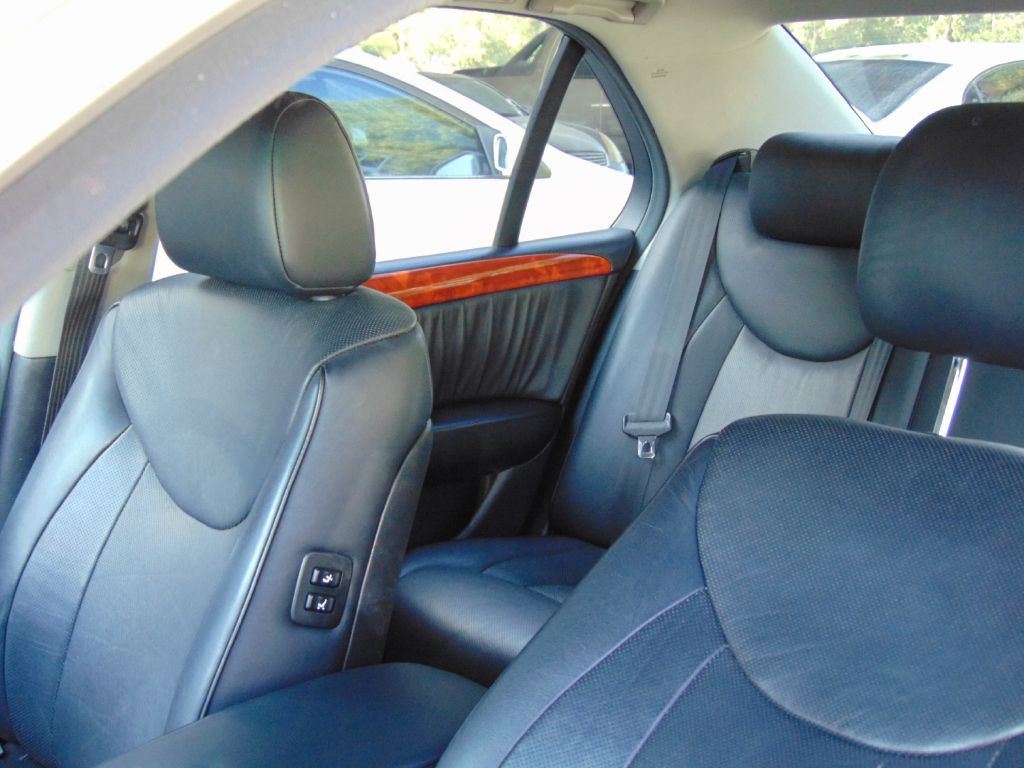 2005 Lexus LS Image 29