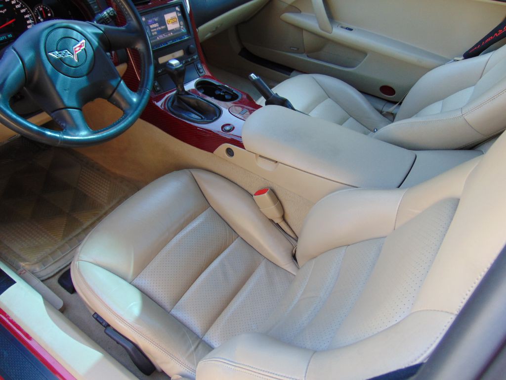 2005 Chevrolet Corvette Image 12