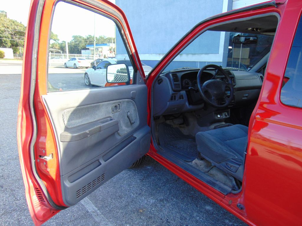 1999 Nissan Frontier Image 14