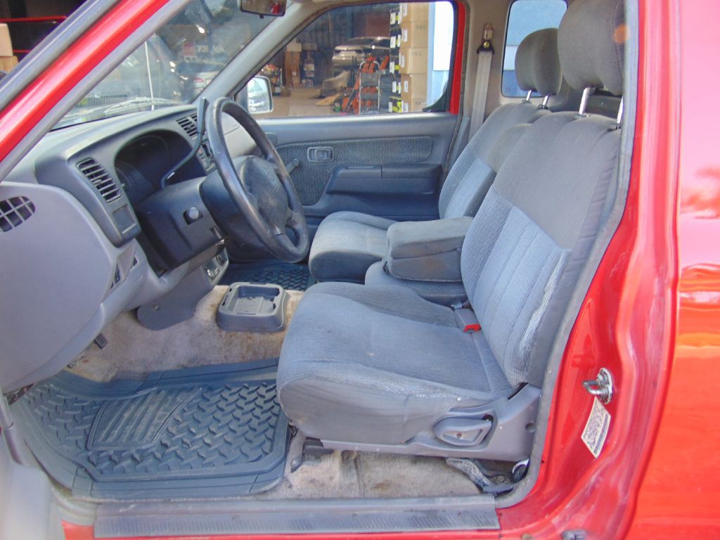 1999 Nissan Frontier Image 15