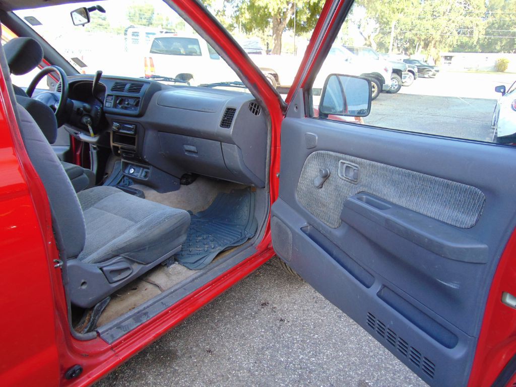 1999 Nissan Frontier Image 20