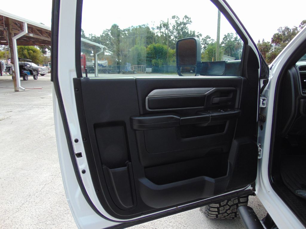 2021 RAM 3500 Image 18