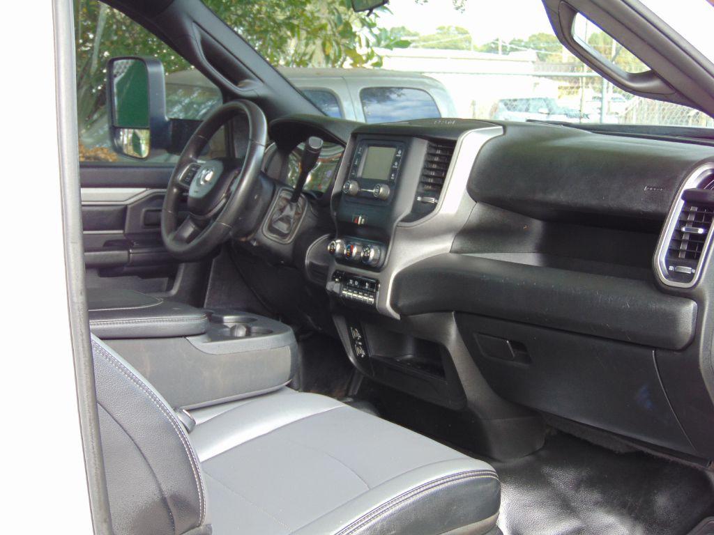 2021 RAM 3500 Image 24