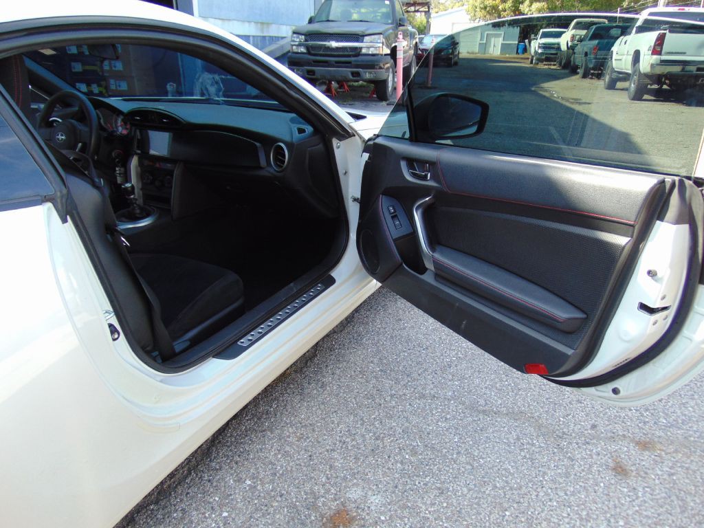 2014 Scion FR-S Image 25