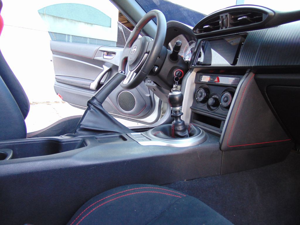 2014 Scion FR-S Image 28