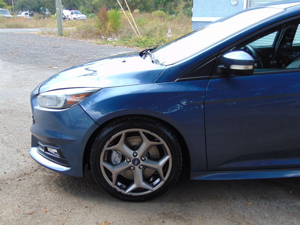 2018 Ford Focus Image 2