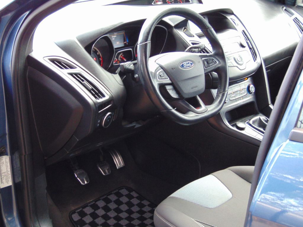 2018 Ford Focus Image 16