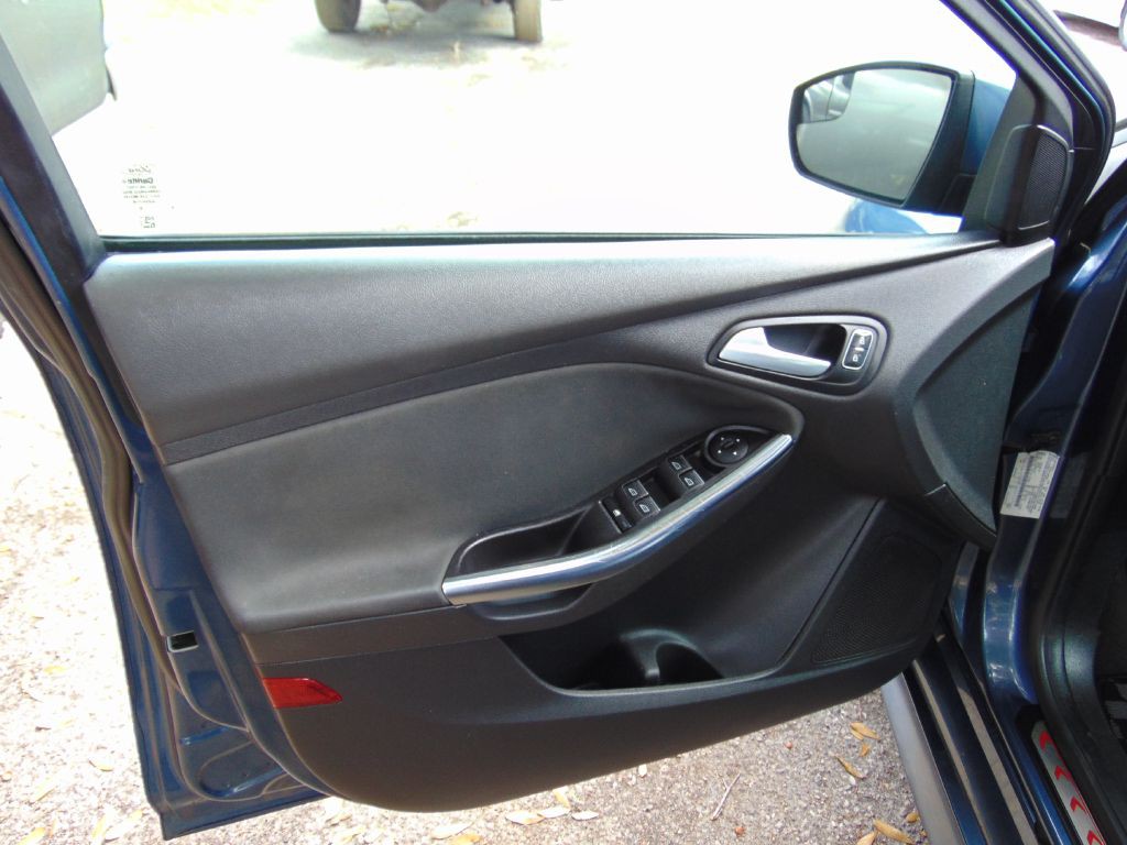 2018 Ford Focus Image 17