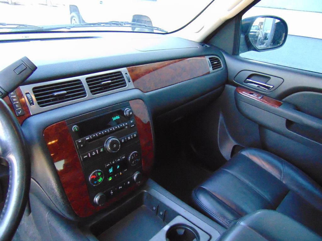 2011 Chevrolet Tahoe Image 18