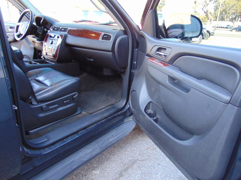 2011 Chevrolet Tahoe Image 29