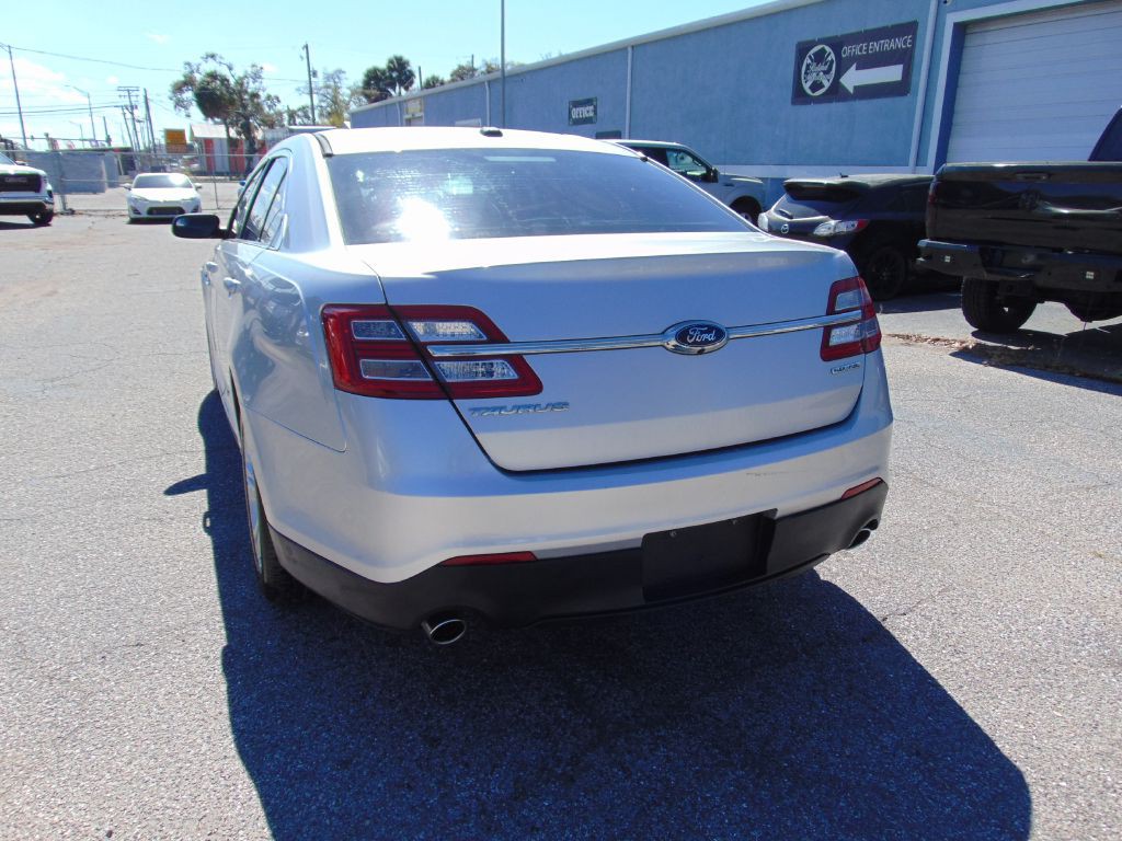 2015 Ford Taurus Image 8