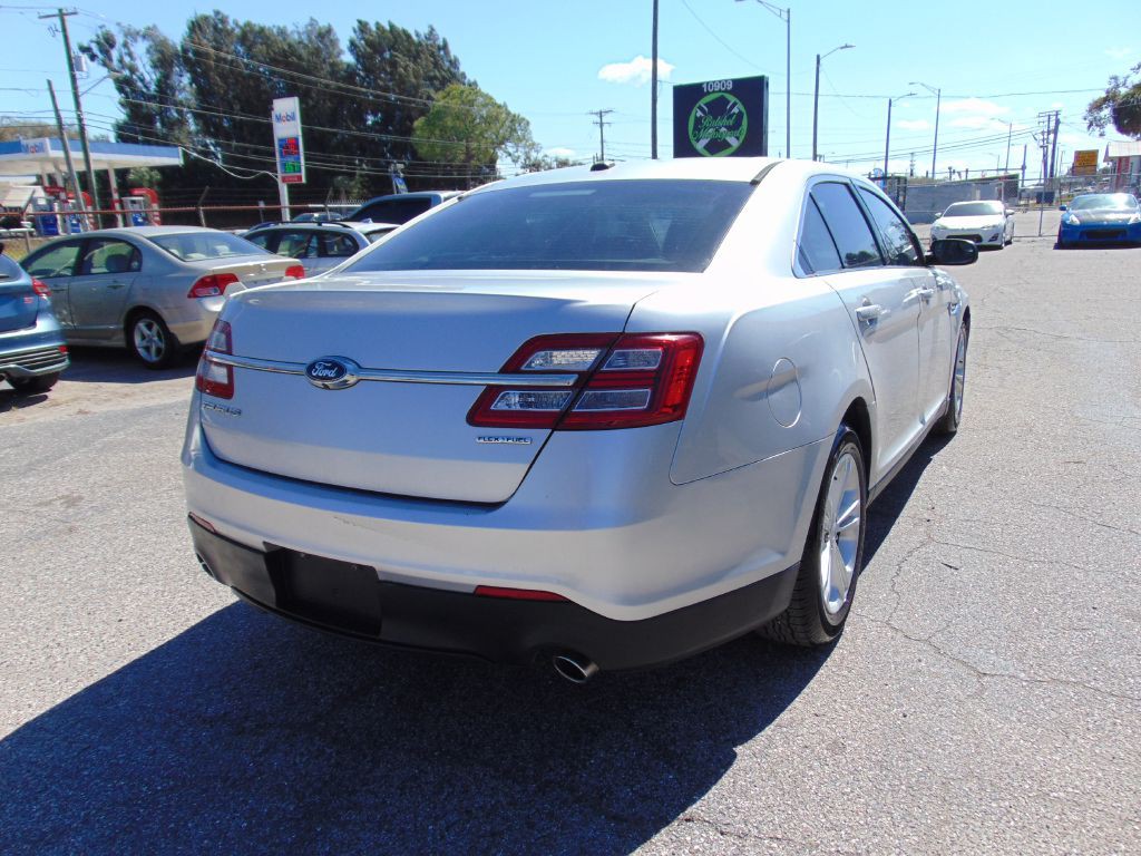 2015 Ford Taurus Image 9