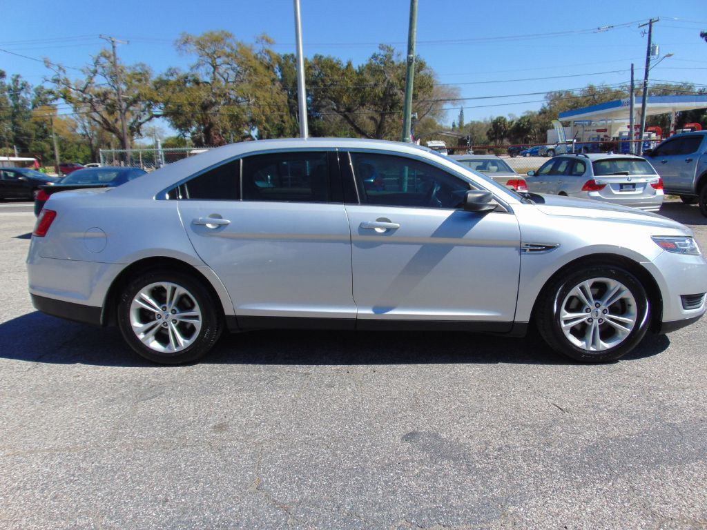 2015 Ford Taurus Image 11
