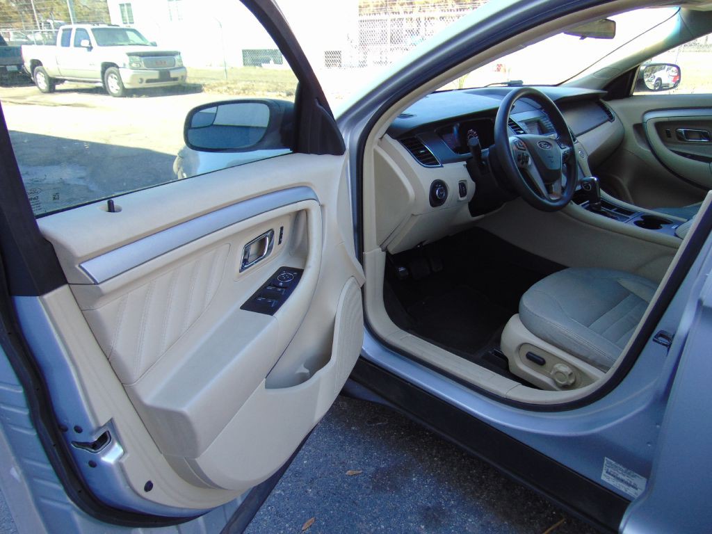 2015 Ford Taurus Image 15