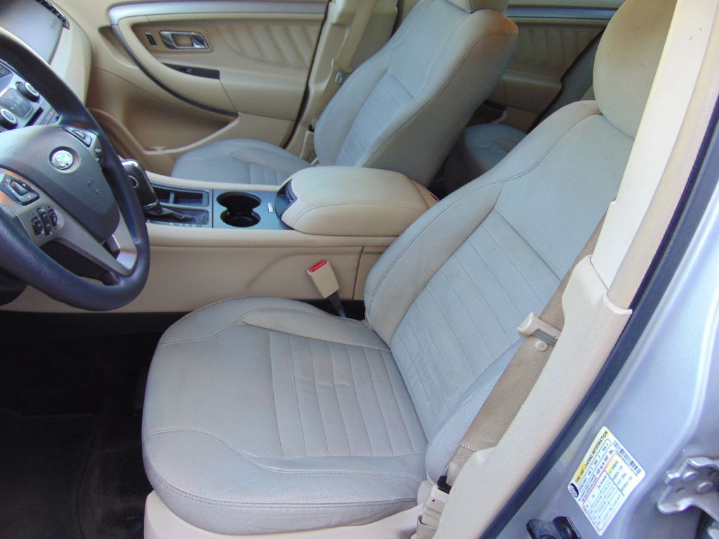 2015 Ford Taurus Image 16